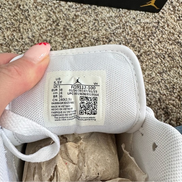 Air Jordan 1 Low Glitter Swoosh Sneakers - Picture 6 of 6